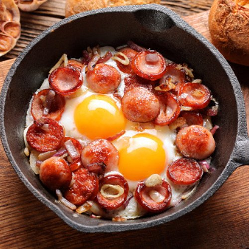 Huevos con salchicha